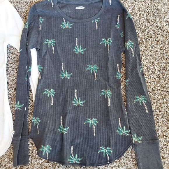 Two Old Navy Thermal Tops Sz XS - Picture 4 of 7